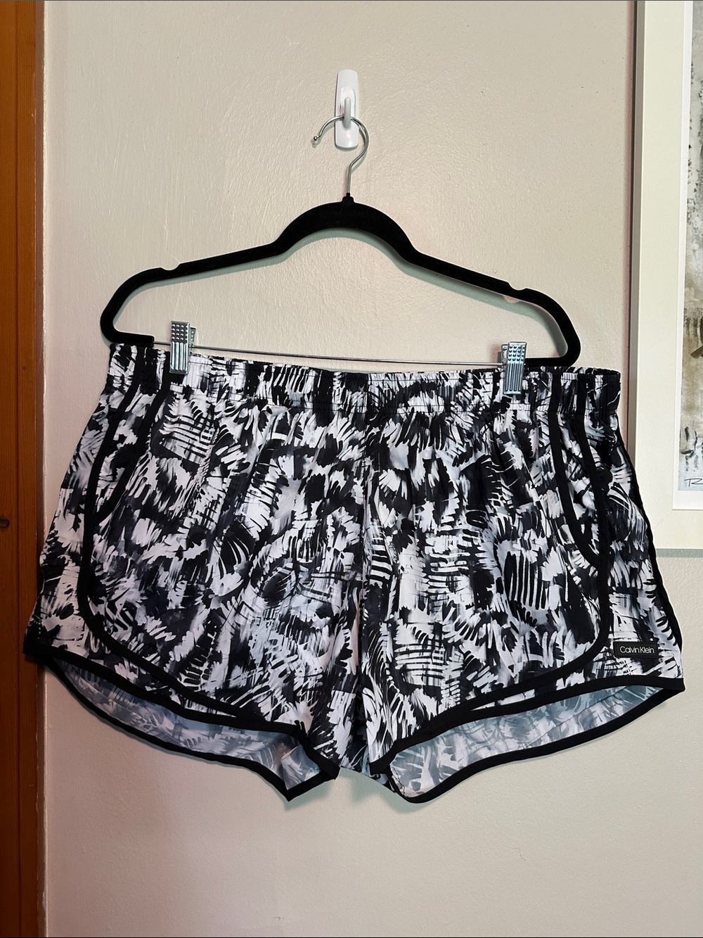 Calvin Klein Black & White Abstract Athletic Running Shorts
